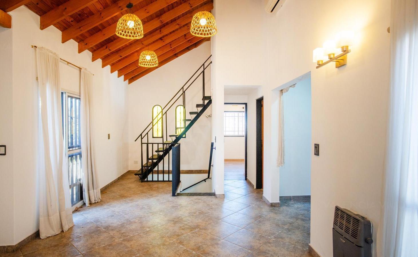 Foto de Venta PH 2 ambientes y medio, con balcón y patio en Villa Sarmiento., imagen 1