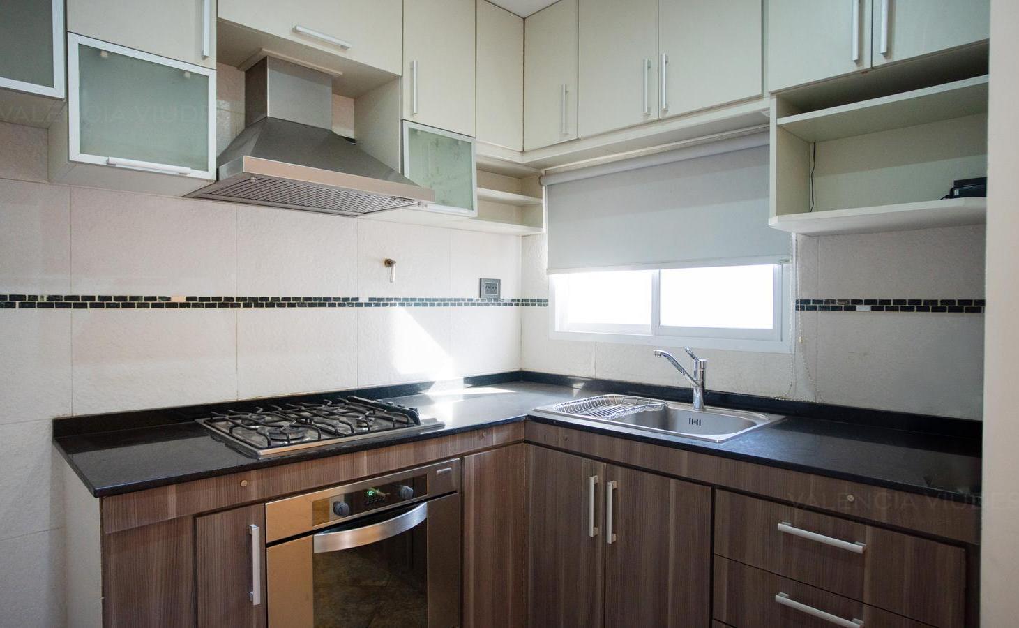 Foto de Venta PH 2 ambientes y medio, con balcón y patio en Villa Sarmiento., imagen 2