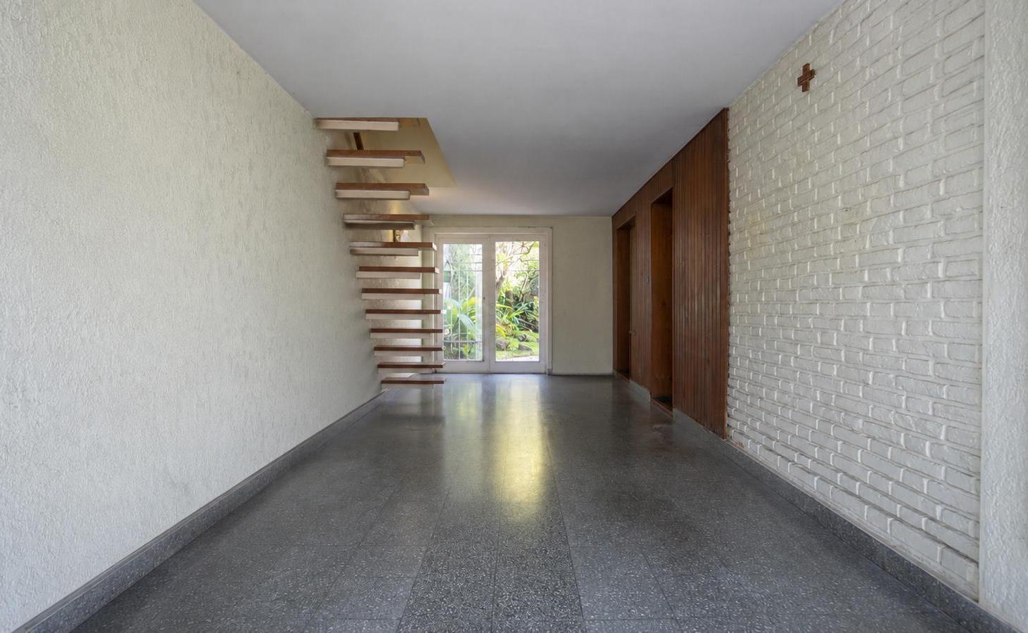 Foto de Venta casa 5 ambientes con jardín, garaje y segunda vivienda, imagen 2