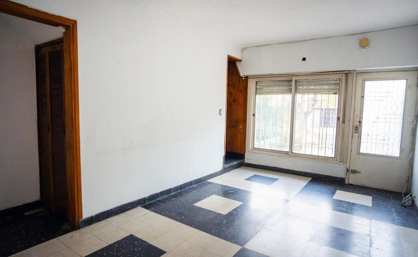 Foto de Duplex de 3 Amb en Haedo Sur con cochera y patio., imagen 1