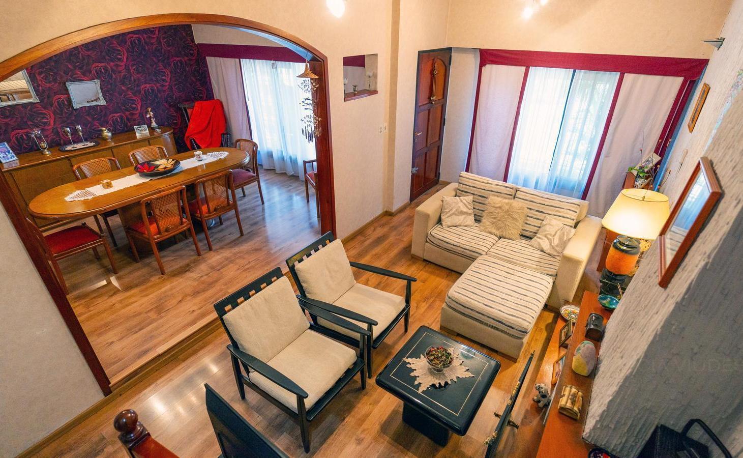 Foto de Venta de Casa 5 Ambientes con Pileta, Quincho y Cochera - Haedo Sur, imagen 2