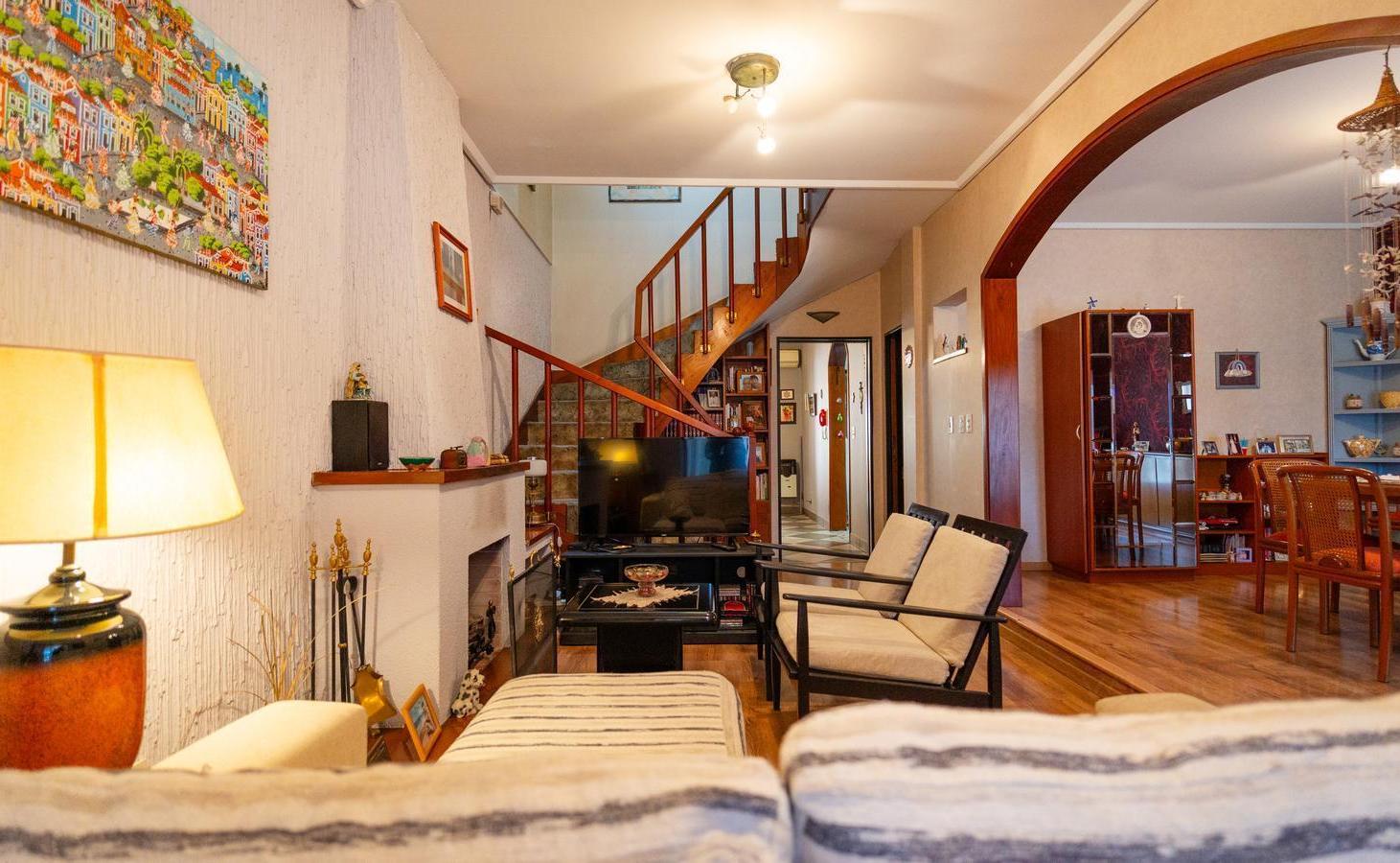 Foto de Venta de Casa 5 Ambientes con Pileta, Quincho y Cochera - Haedo Sur, imagen 5