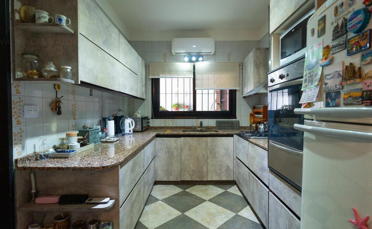 Foto de Venta de Casa 5 Ambientes con Pileta, Quincho y Cochera - Haedo Sur, imagen 3