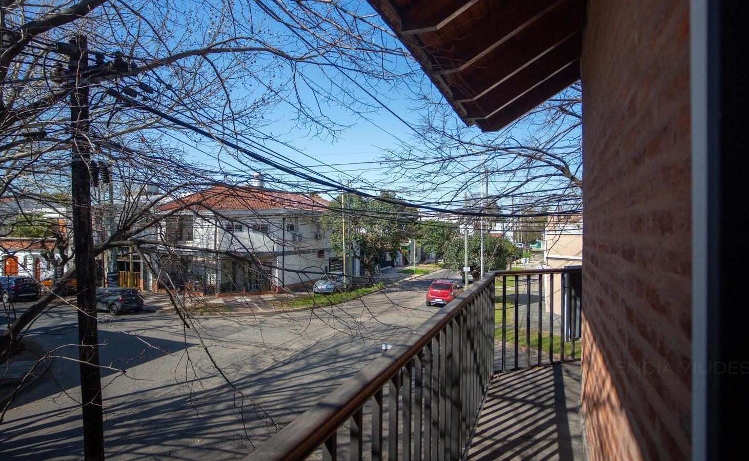 Foto de Venta PH 2 ambientes y medio, con balcón y patio en Villa Sarmiento., imagen 1