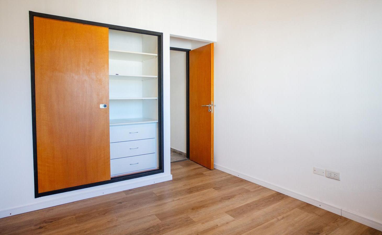Foto de Venta PH 2 ambientes y medio, con balcón y patio en Villa Sarmiento., imagen 2