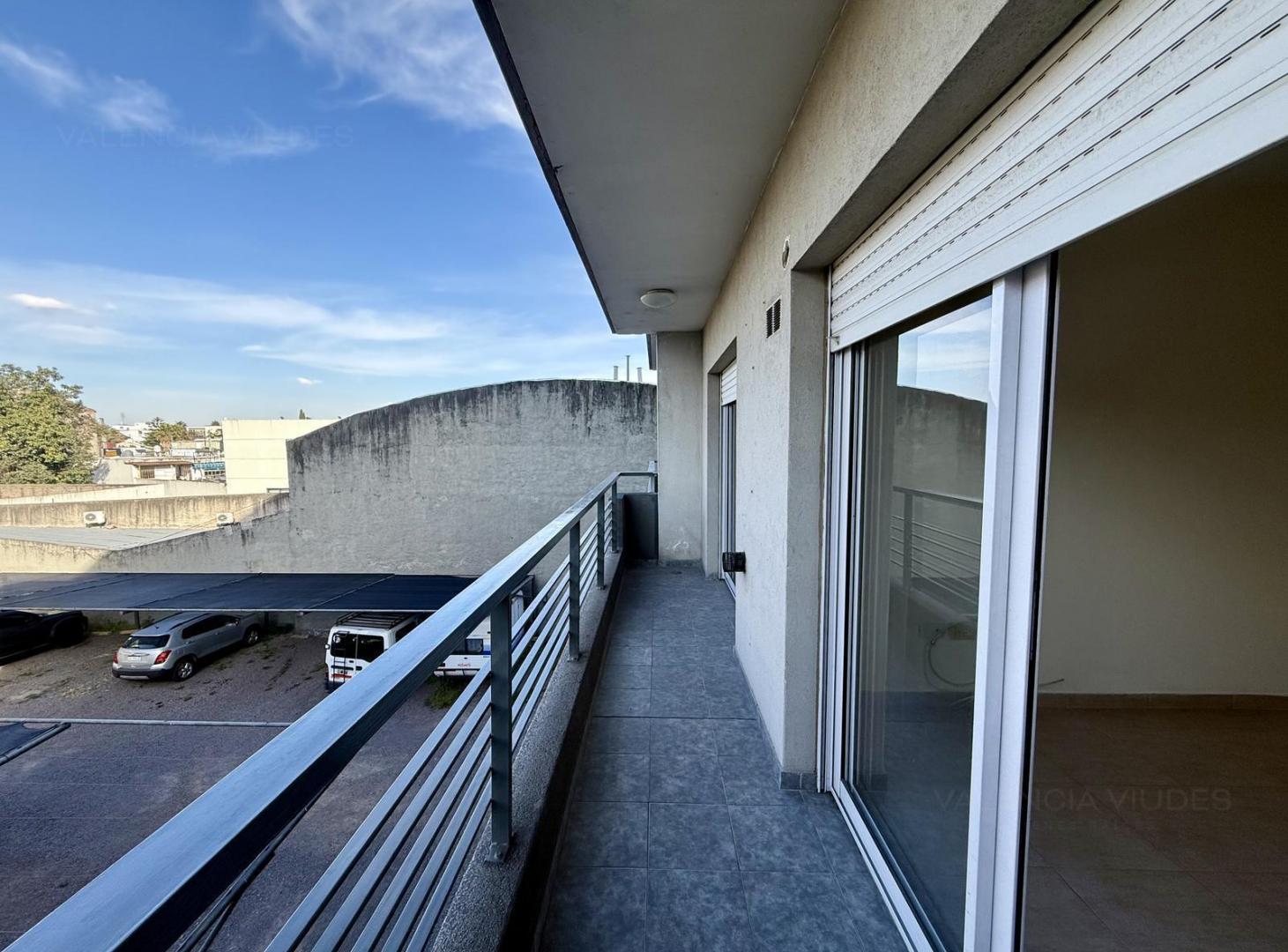 Foto de Alquiler departamento 2 ambientes con balcón en Morón., imagen 2