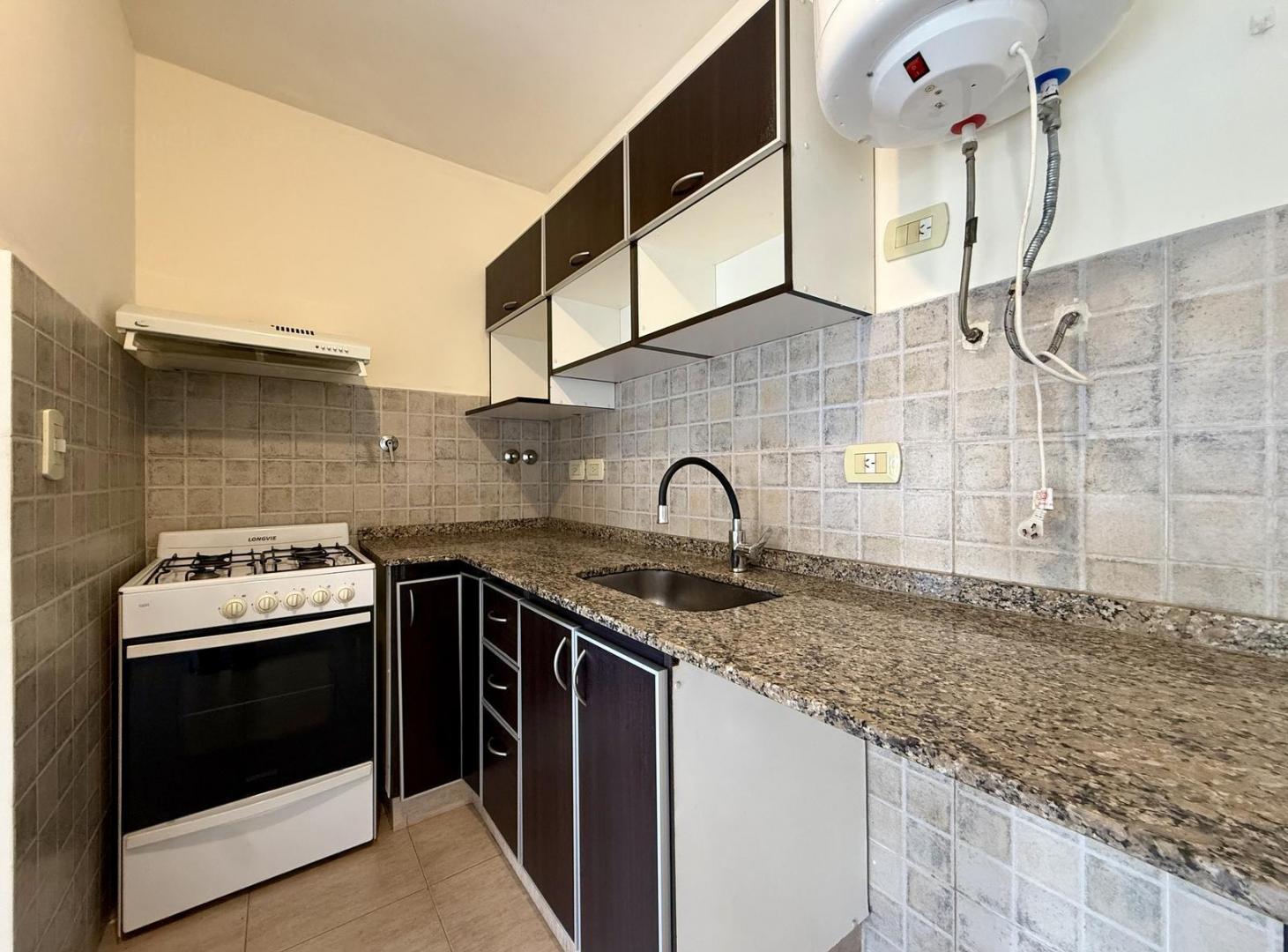 Foto de Alquiler departamento 2 ambientes con balcón en Morón., imagen 1