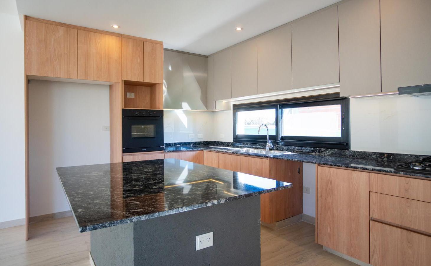 Foto de Venta casa 5 ambientes a estrenar, con jardín, piscina y parrilla en, imagen 5