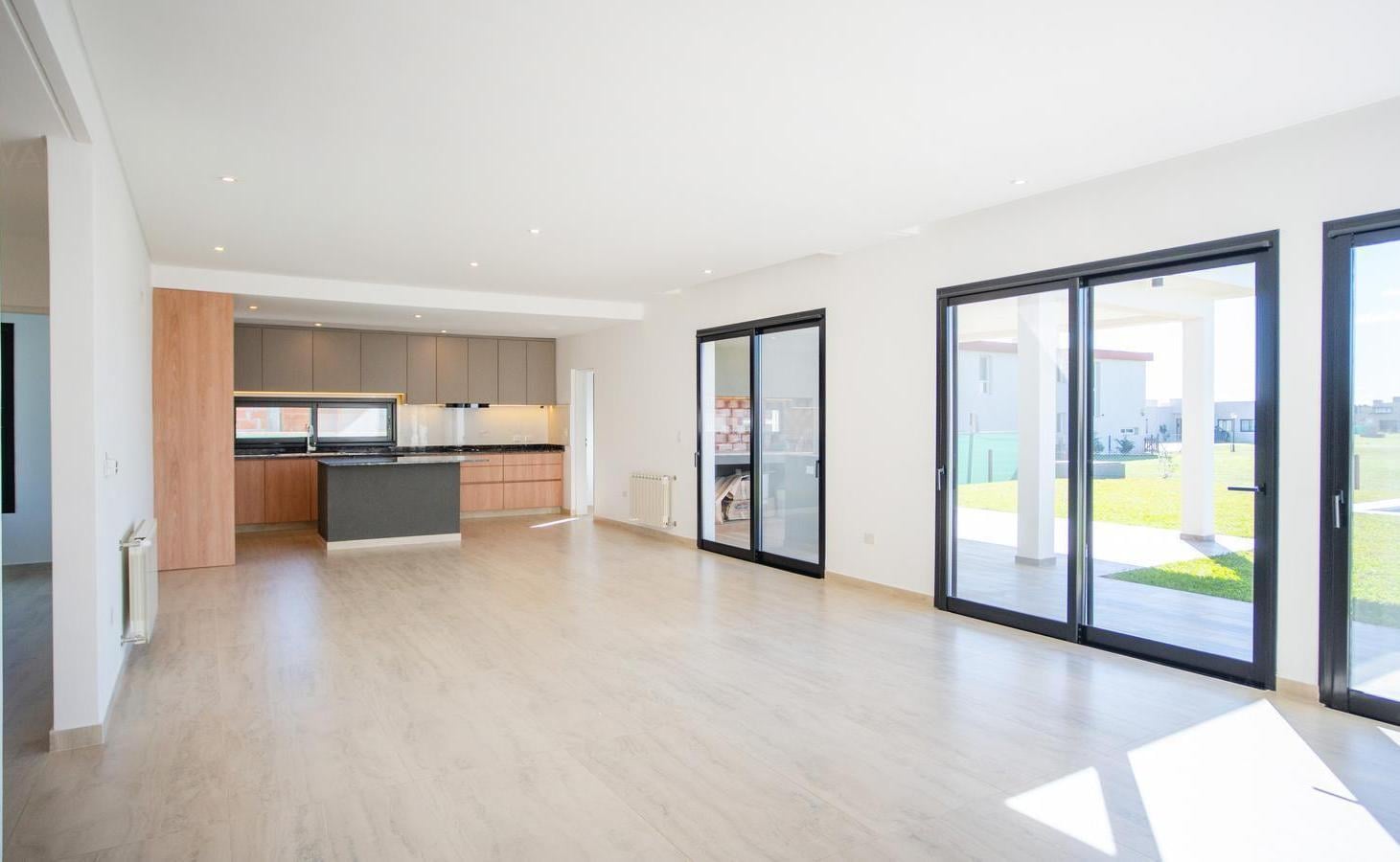 Foto de Venta casa 5 ambientes a estrenar, con jardín, piscina y parrilla en, imagen 3