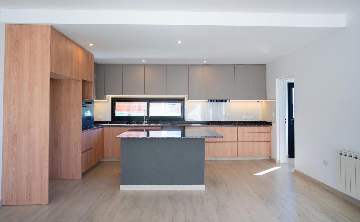 Foto de Venta casa 5 ambientes a estrenar, con jardín, piscina y parrilla en, imagen 1