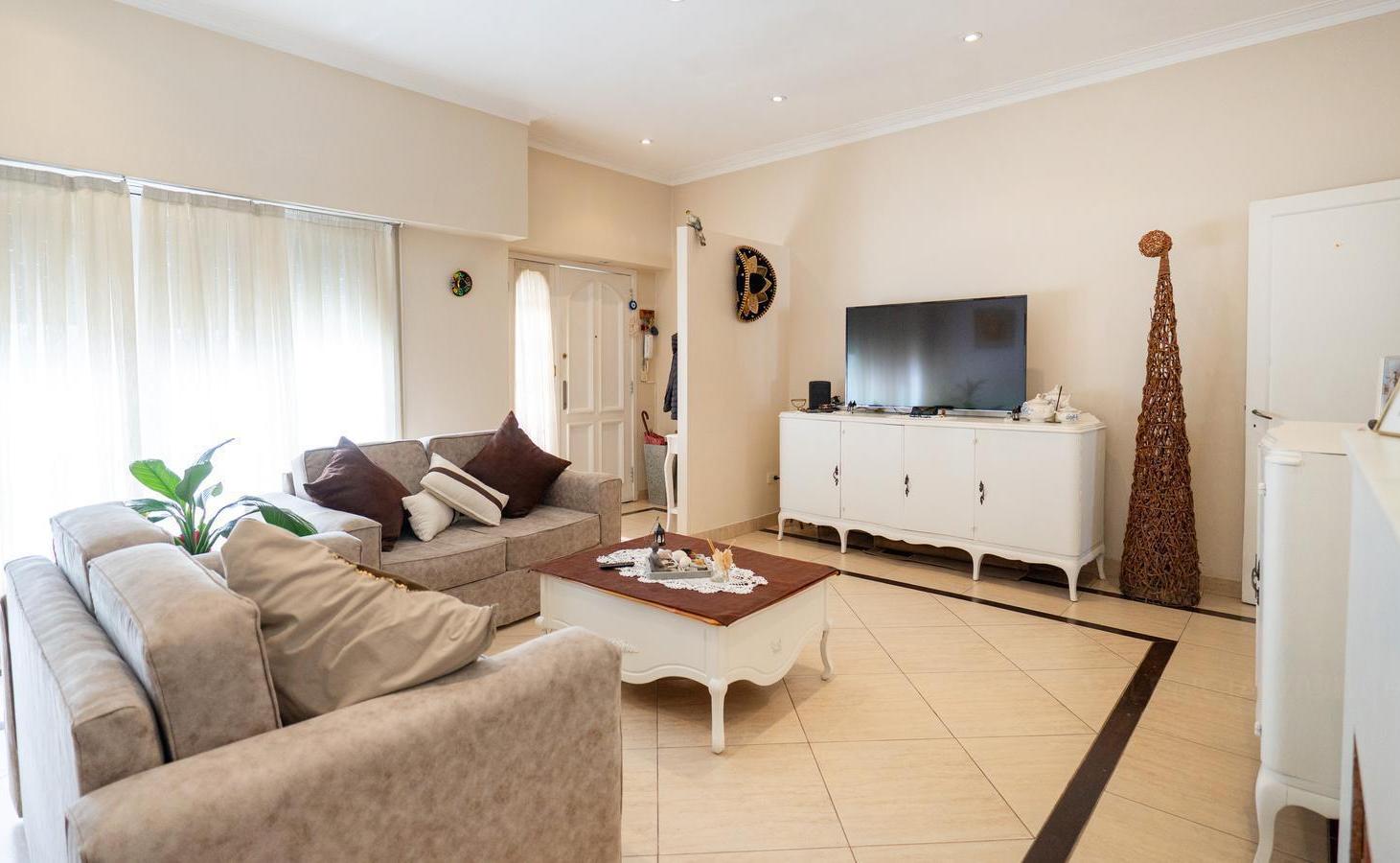 Foto de Venta Casa 5 Ambiente con Jardín, Garaje y Pileta en Ramos Mejía, imagen 3