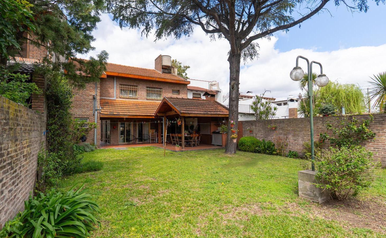 Foto de Venta Casa 4 ambientes con jardín, parrilla y pileta en Moron., imagen 1