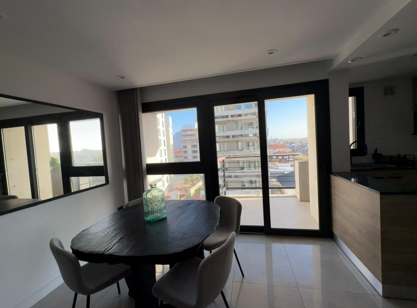 Foto de Moderno semipiso de 2 ambientes con parrilla y cochera – Zona, imagen 3