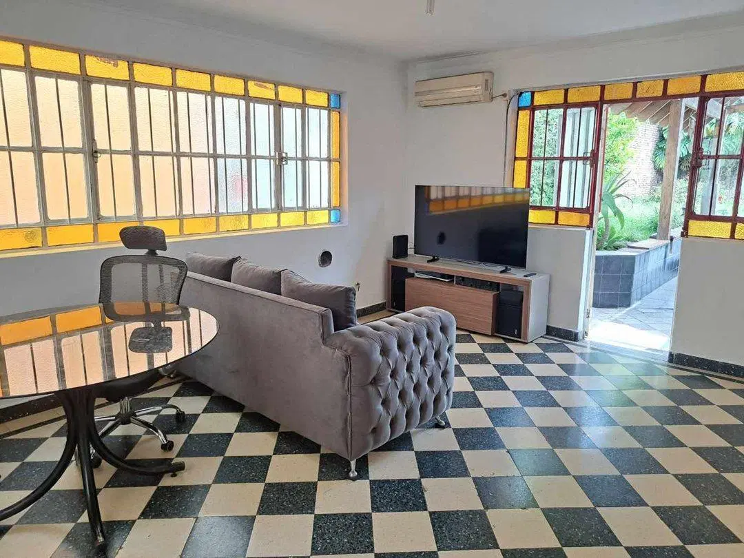 EN VENTA CASA 5 AMBIENTES CON JARDIN PATERNAL 3
