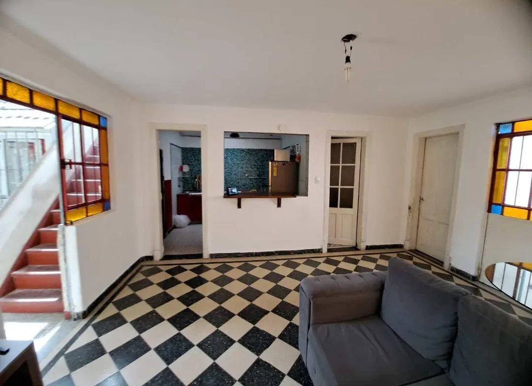 EN VENTA CASA 5 AMBIENTES CON JARDIN PATERNAL 2