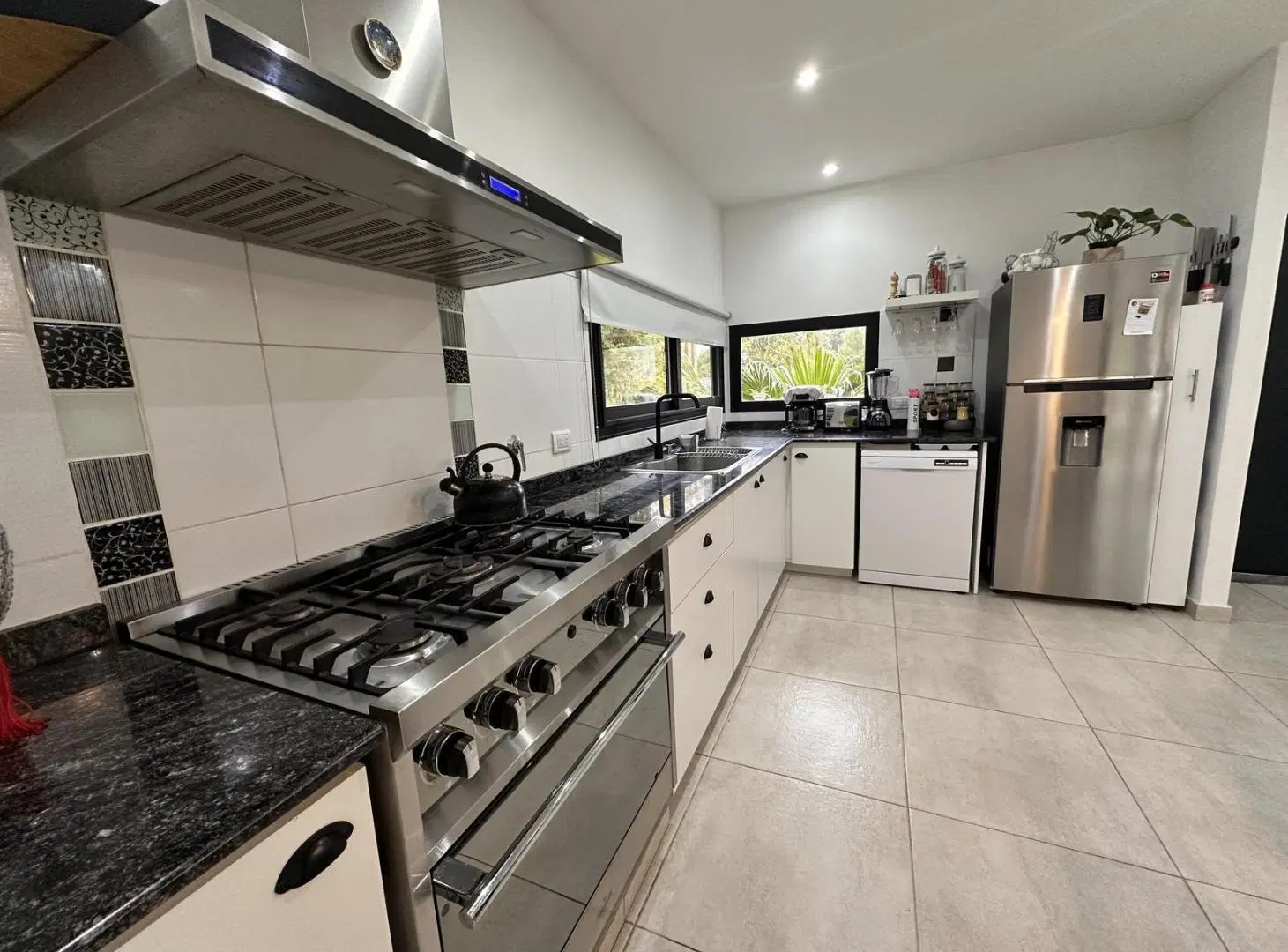 CASA VENTA LA CANDIDA 4 AMBIENTES PISCINA 5