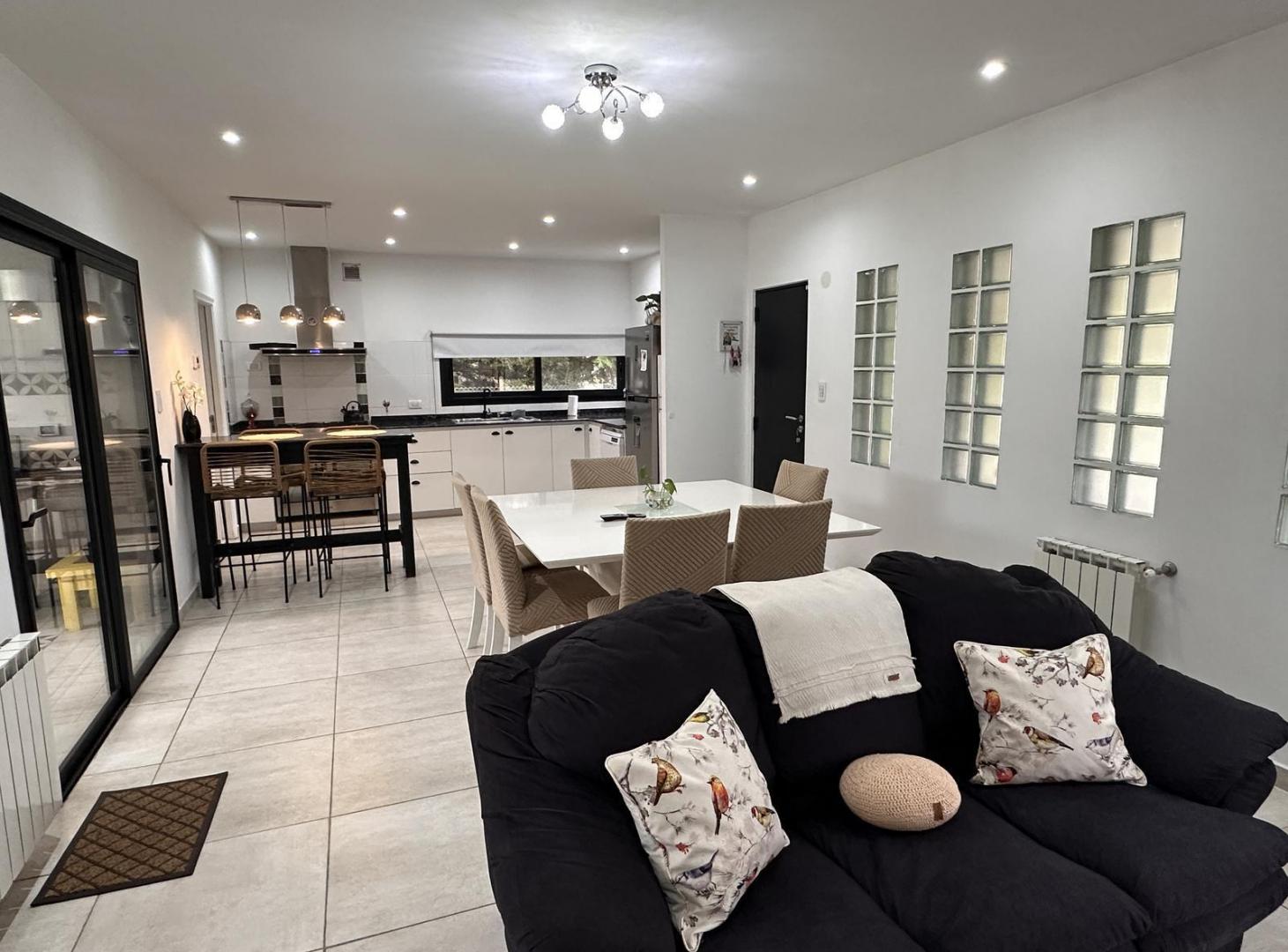 Foto de CASA VENTA LA CANDIDA 4 AMBIENTES PISCINA, imagen 4