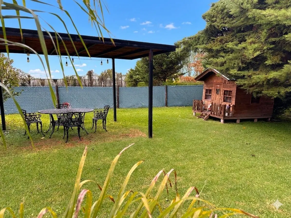 CASA VENTA LA CANDIDA 4 AMBIENTES PISCINA 2