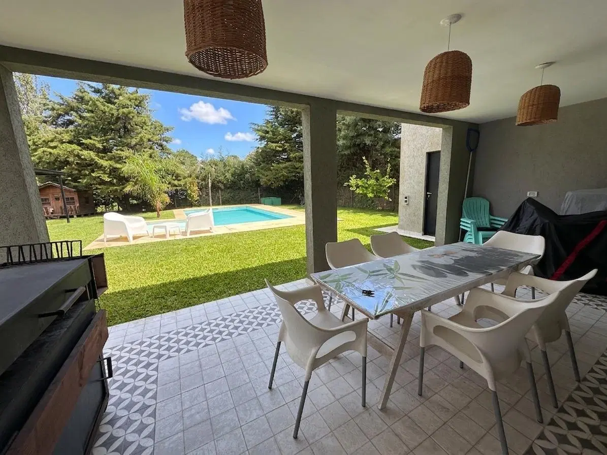 CASA VENTA LA CANDIDA 4 AMBIENTES PISCINA 3