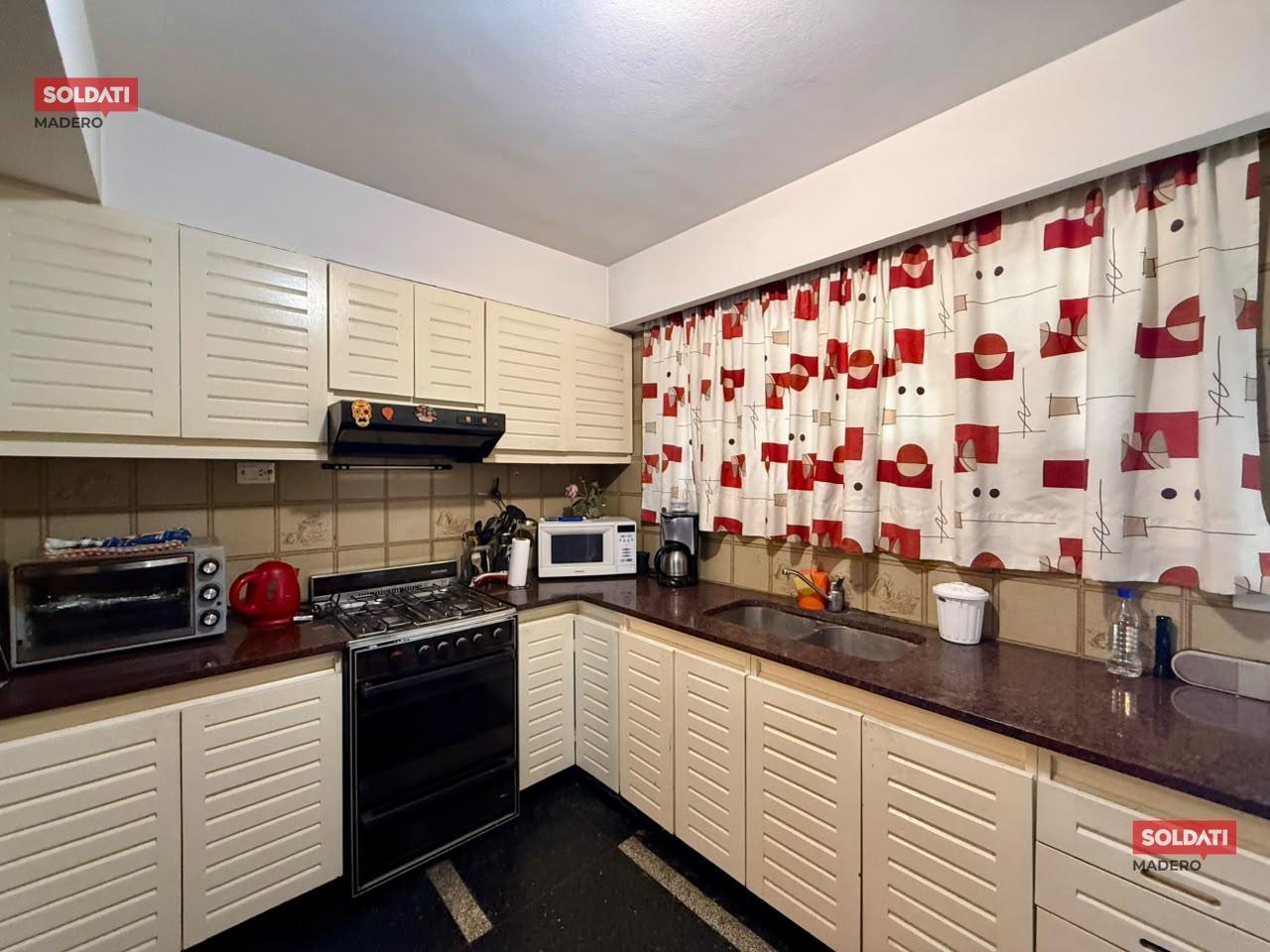 Foto de Venta PH 4 ambientes dos baños quincho terraza Barracas, imagen 1