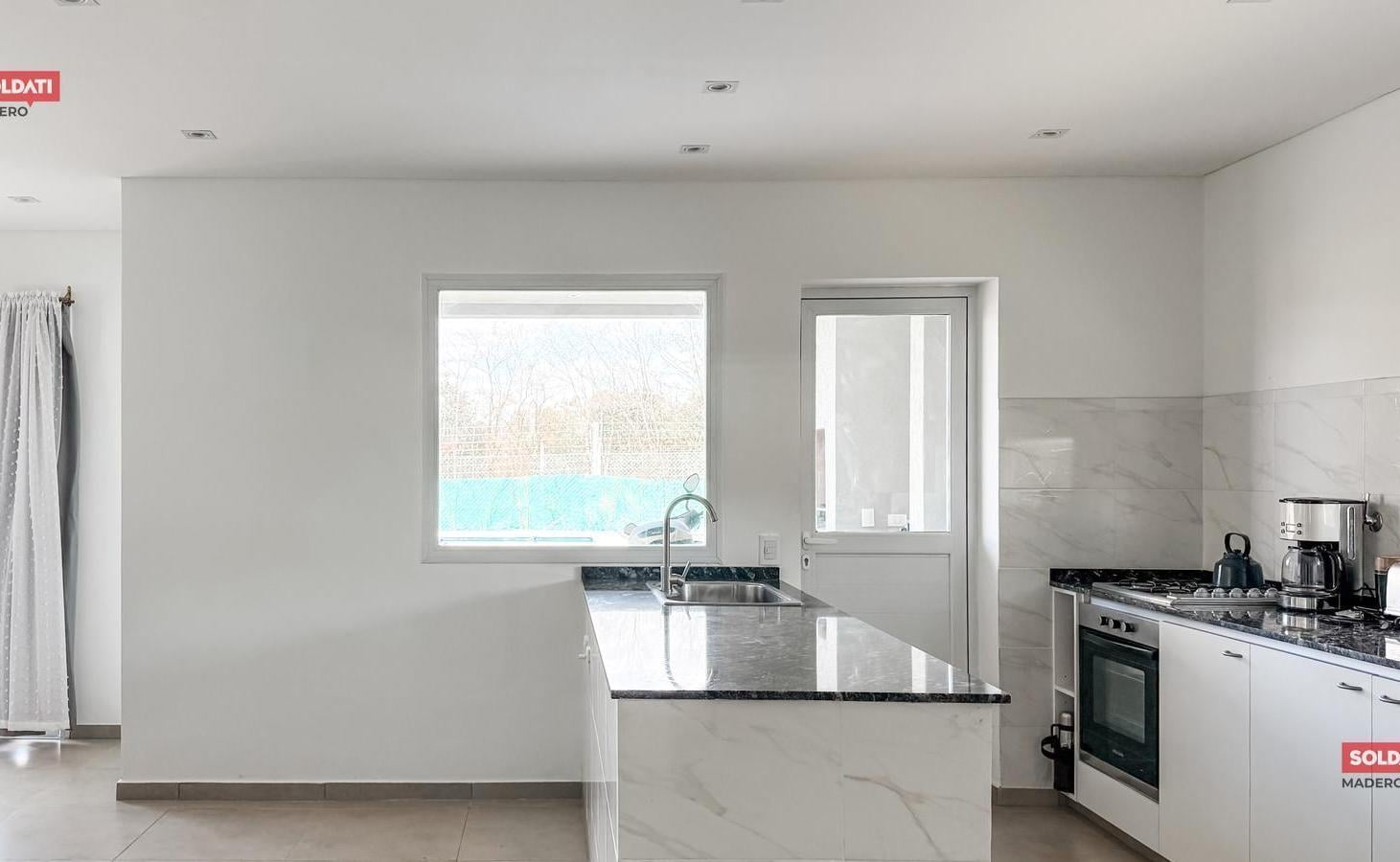 Foto de Venta - Casa de 4 Amb. en Santa Elena, Pilar del Este - Lote de 586m², imagen 1