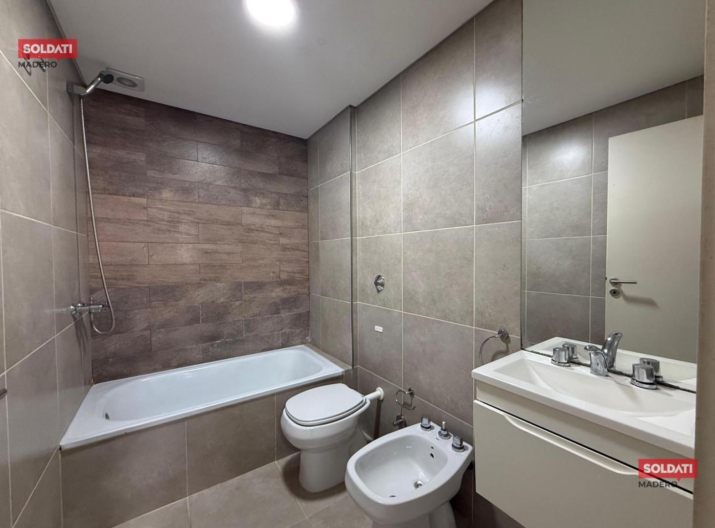 Foto de Venta Departamento 2 ambientes toilette y baño balcón en Flores, imagen 2