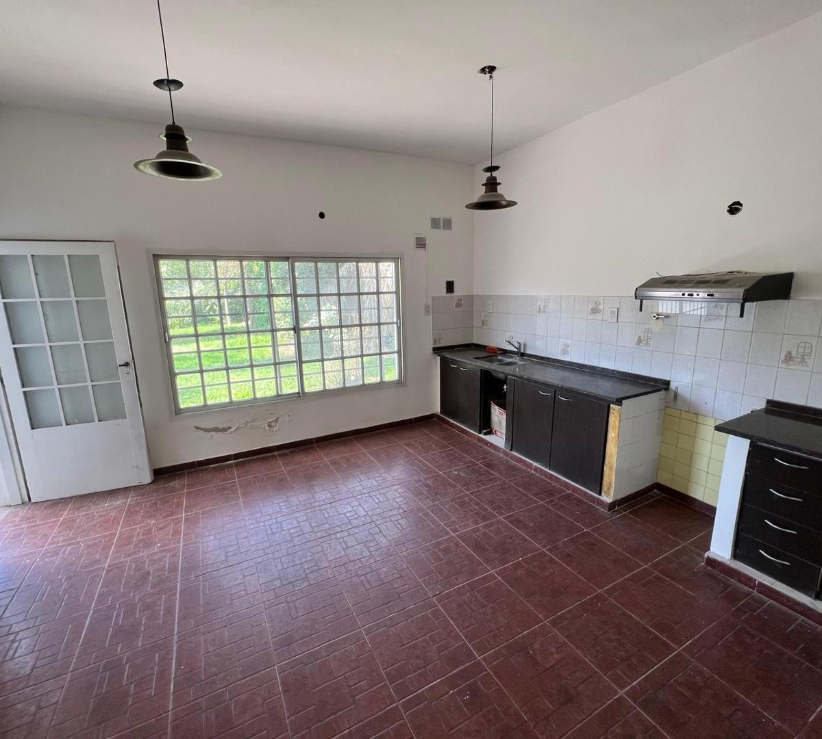 Oportunidad en Moreno Casa Com Parque Cochera 3
