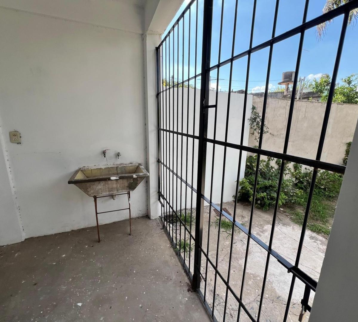 Oportunidad en Moreno Casa Com Parque Cochera 2