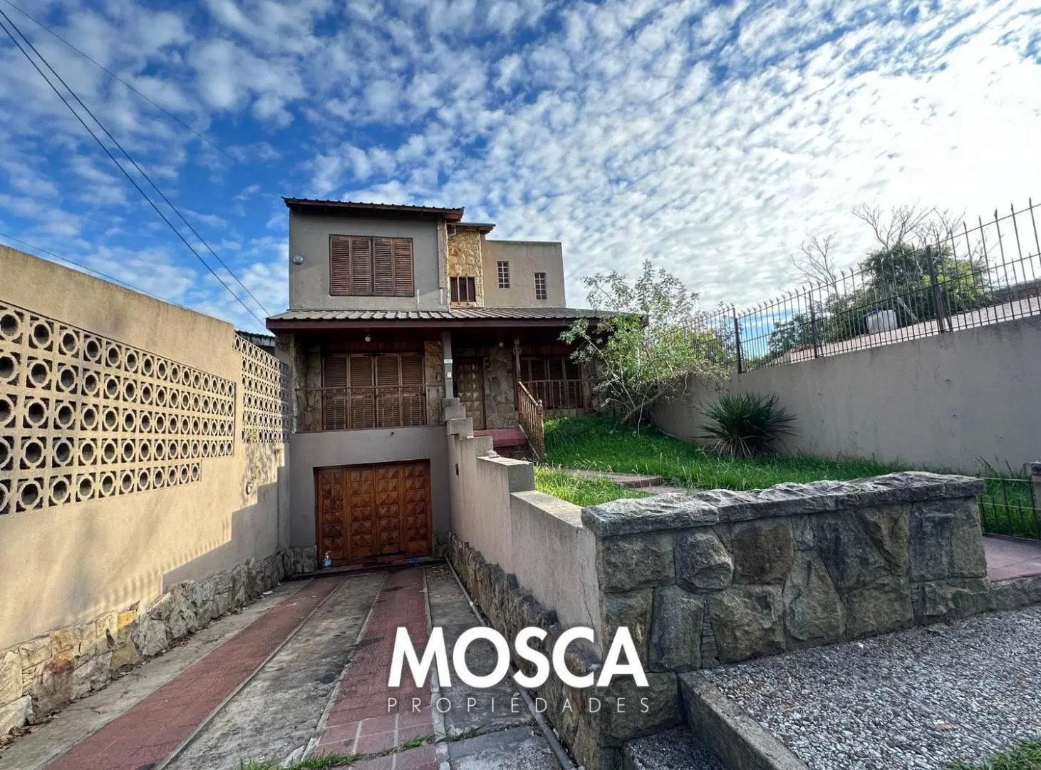 Casa sobre dos lotes Moreno vendo 2