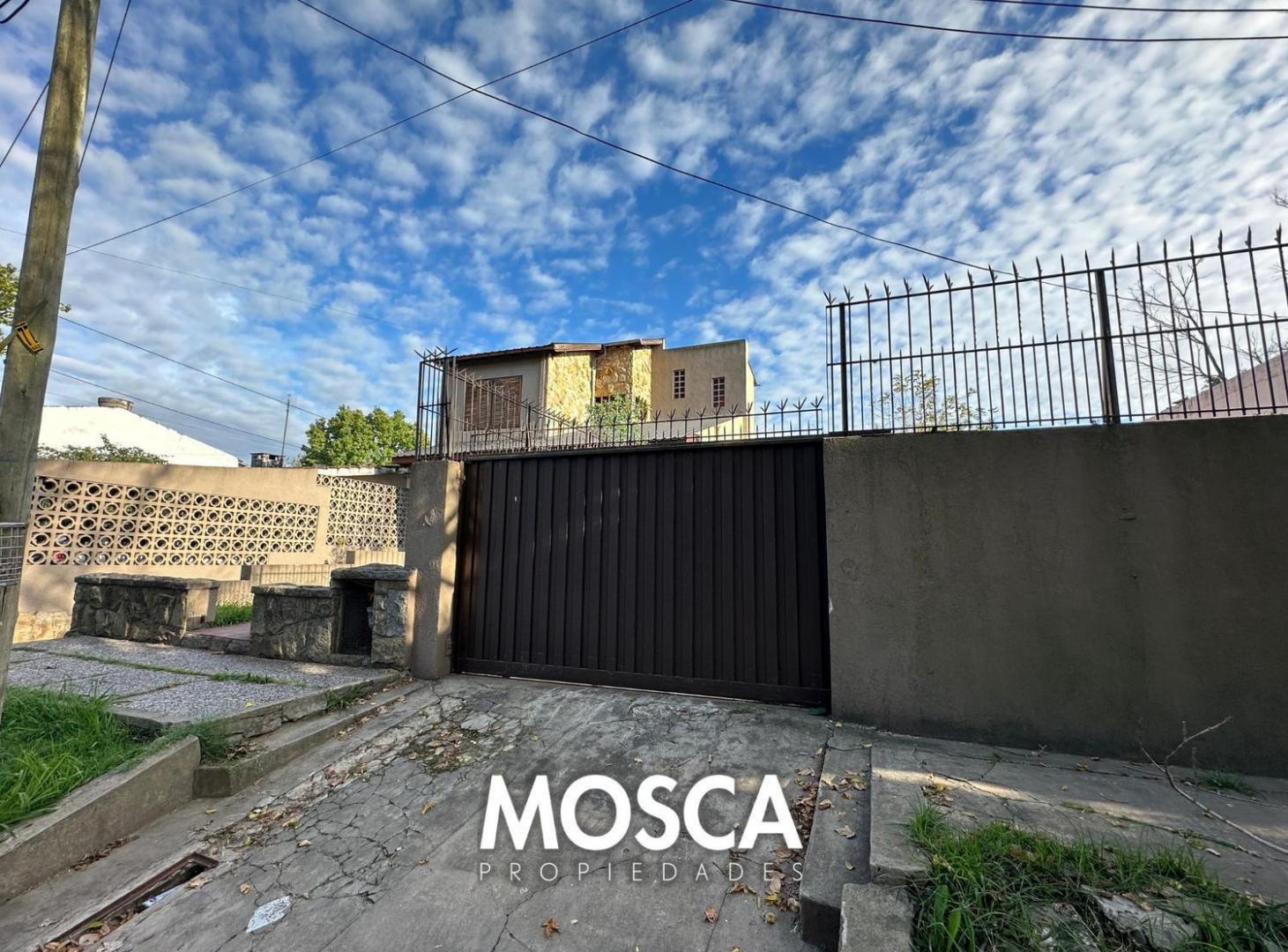 Foto de Casa sobre dos lotes Moreno vendo, imagen 4