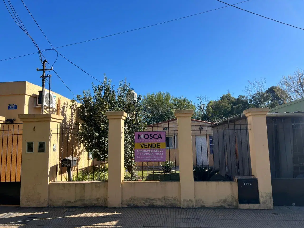 En venta sobre Avenida casa y terreno 2