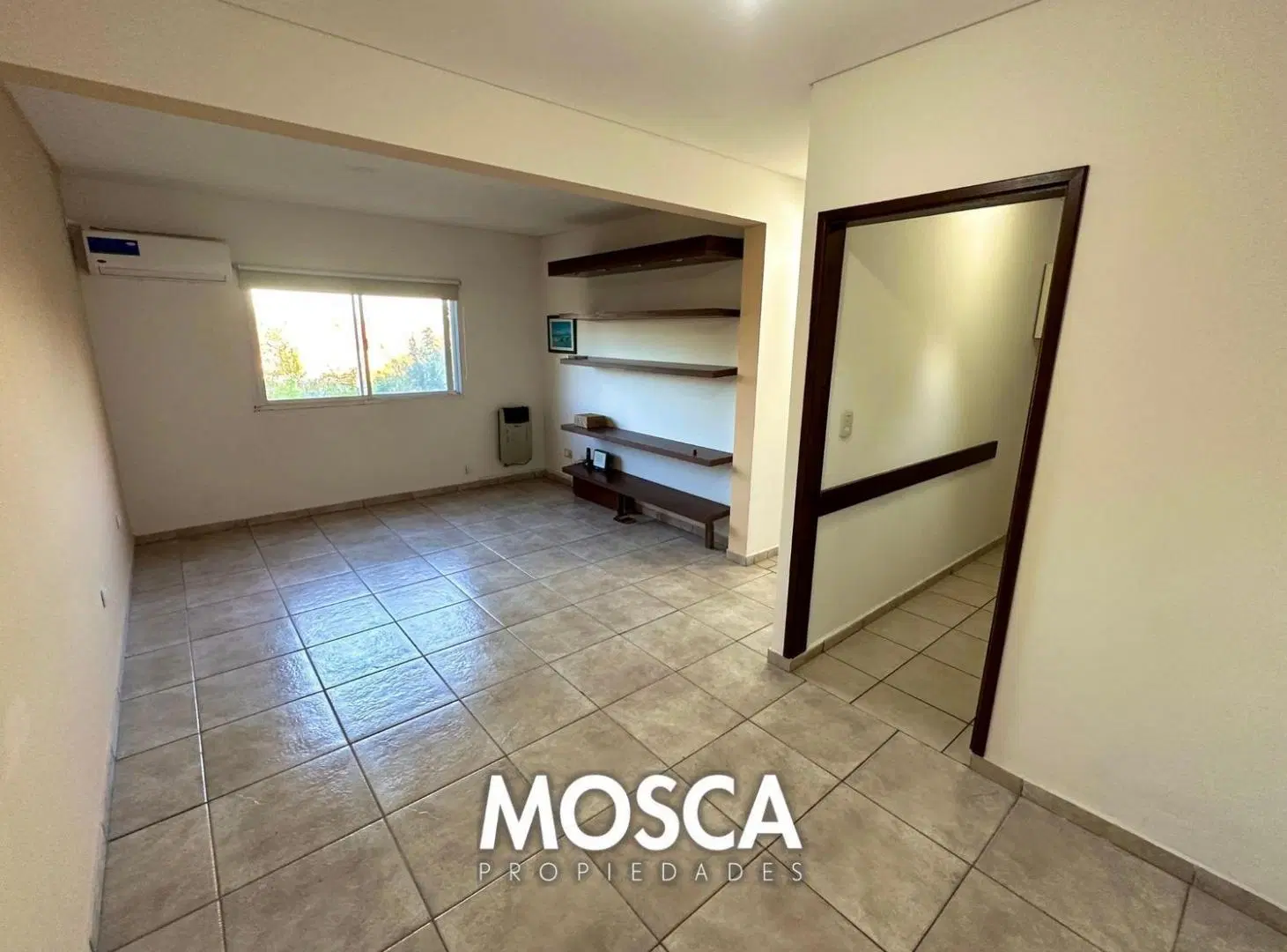 ALQUILO DOS AMBIENTES CON COCHERA MORENO CENTRO 2
