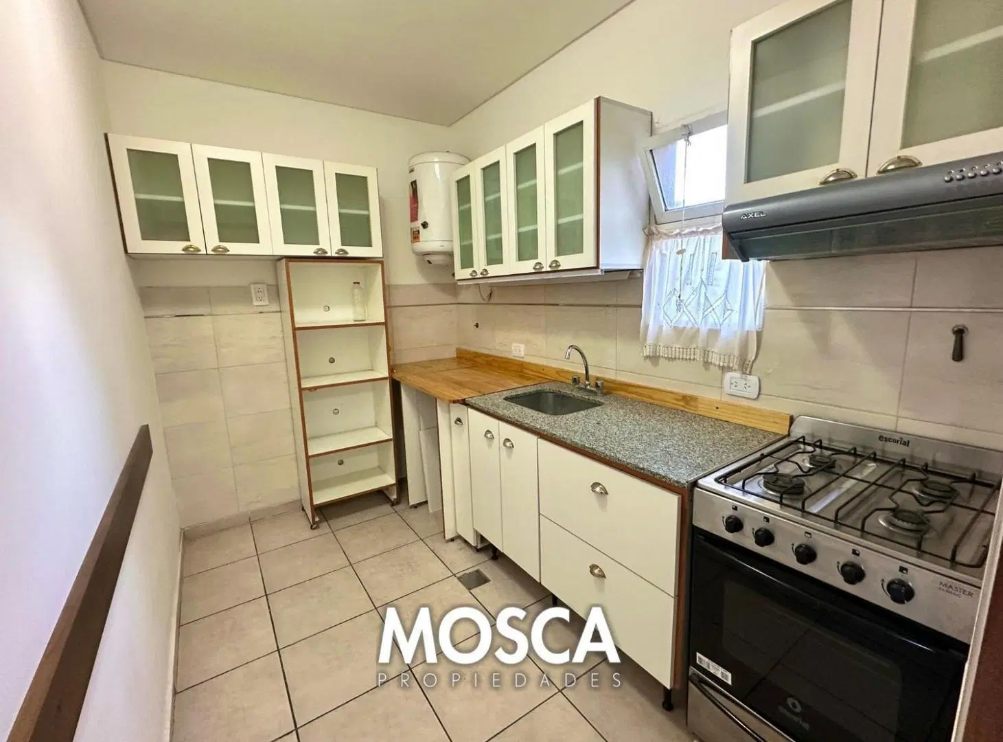 ALQUILO DOS AMBIENTES CON COCHERA MORENO CENTRO 3