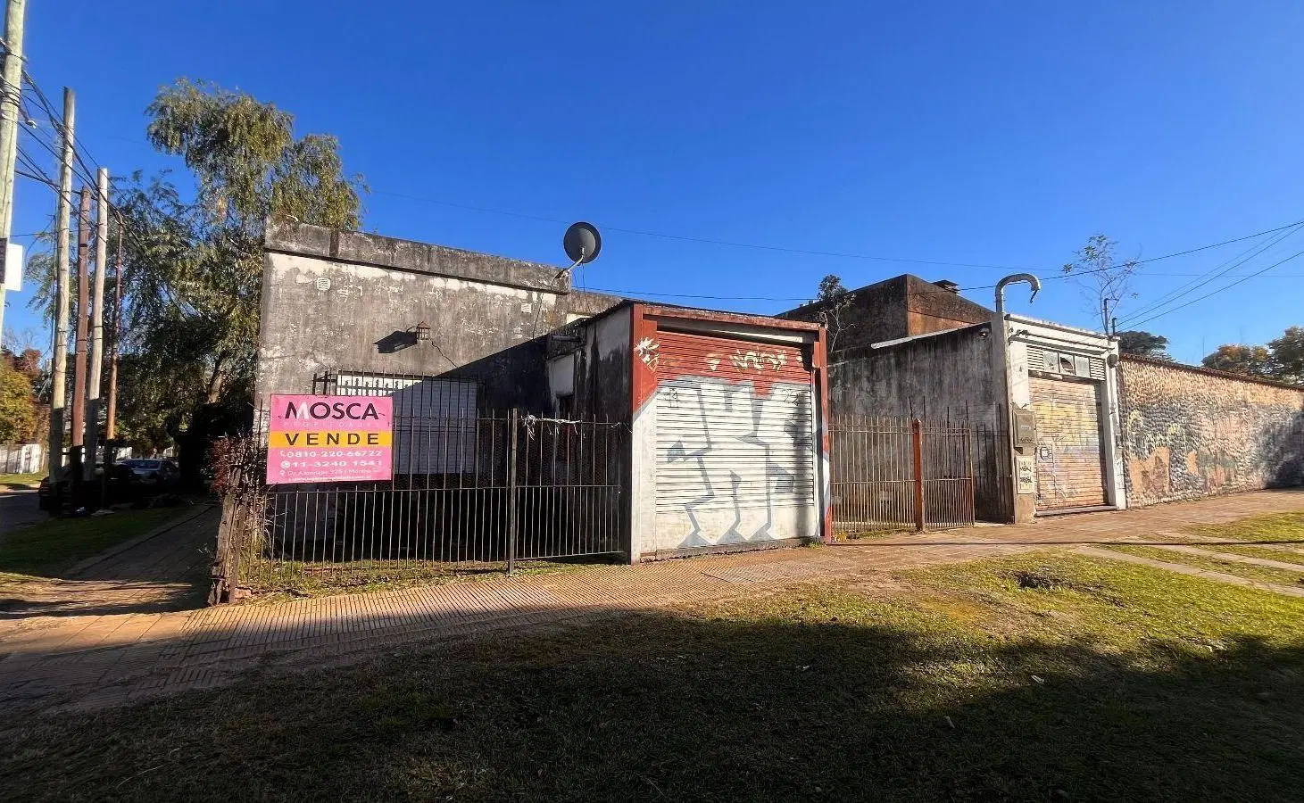En venta esquina a refaccionar Casa   local Moreno centro 2