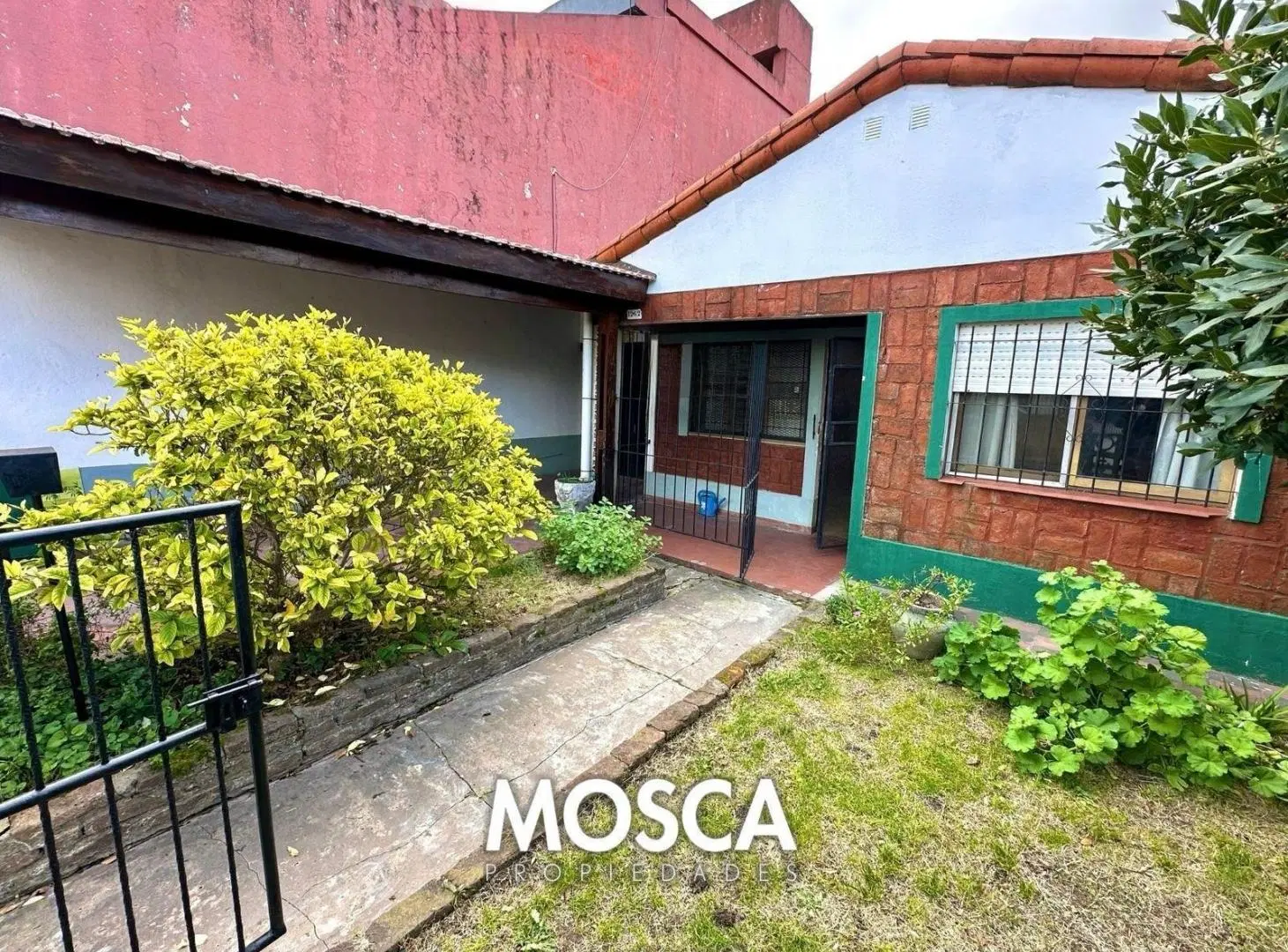 Casa Centrica en Venta en General Rodriguez 5