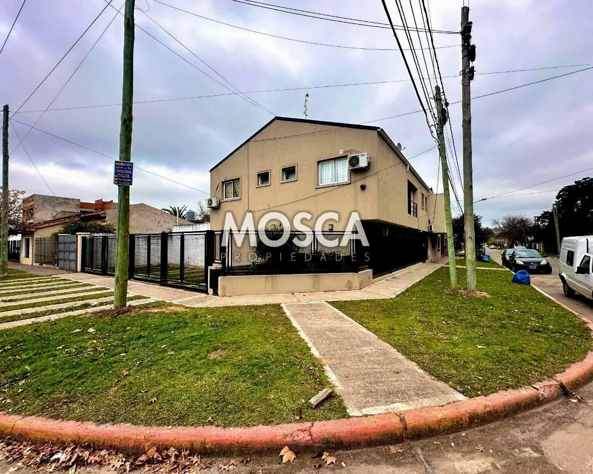 Departamento dos ambientes con cochera Moreno centro 3