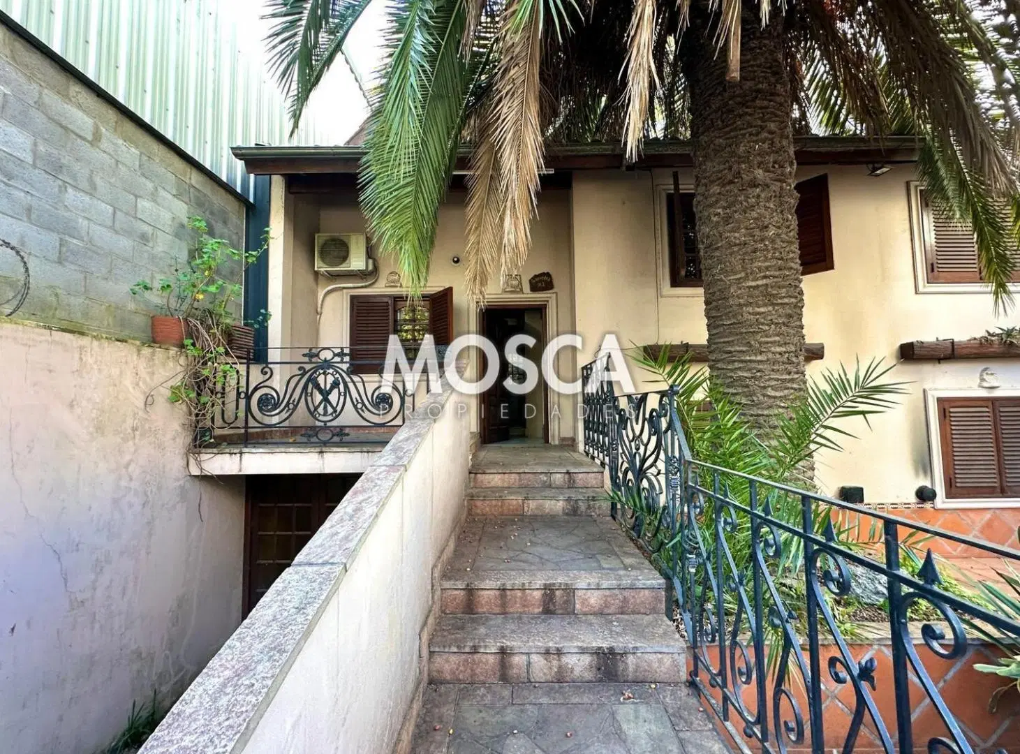 Casa en alquiler pleno centro de Moreno 3