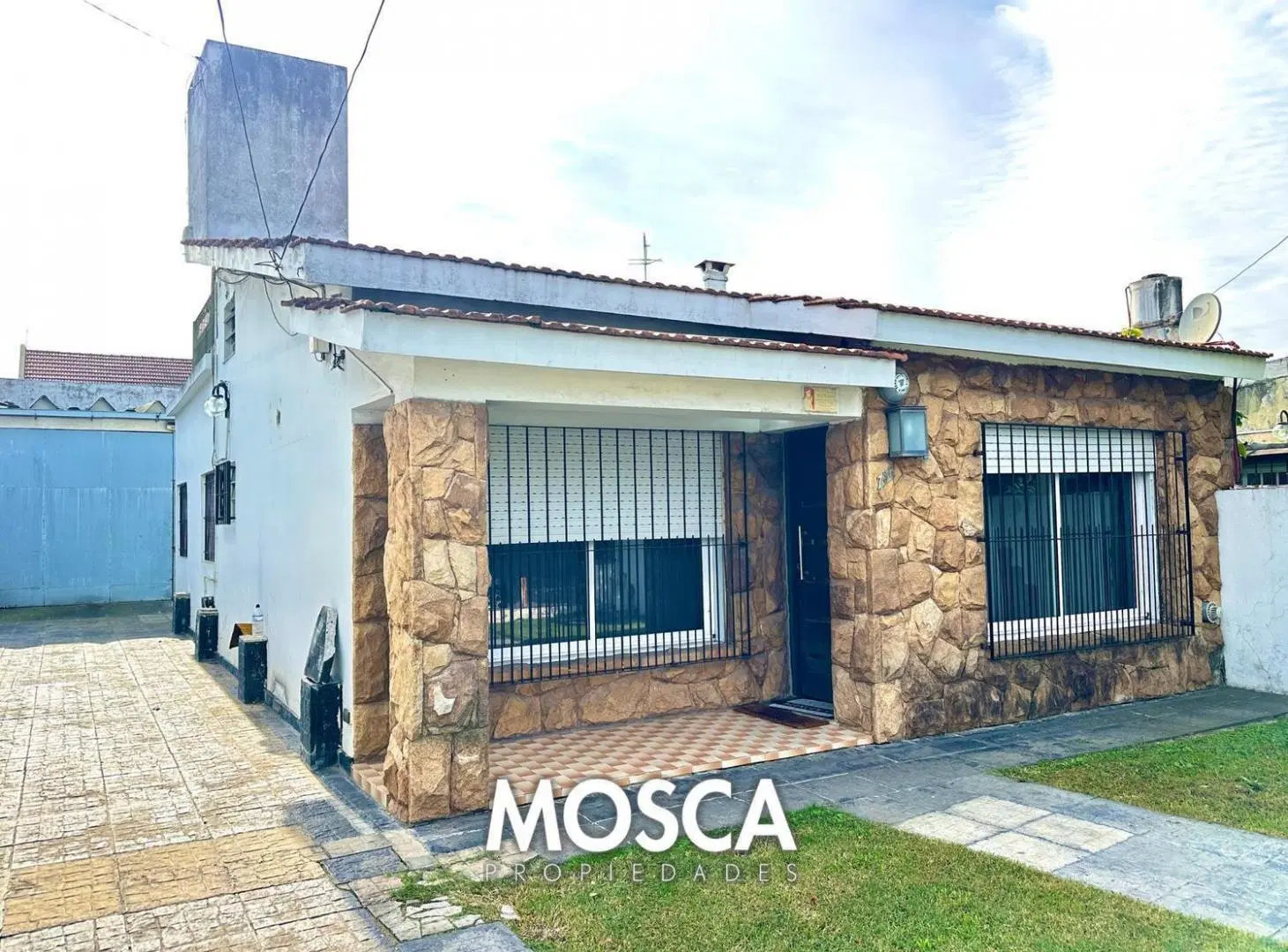 Casa moderna en venta con Galpón MORENO 3
