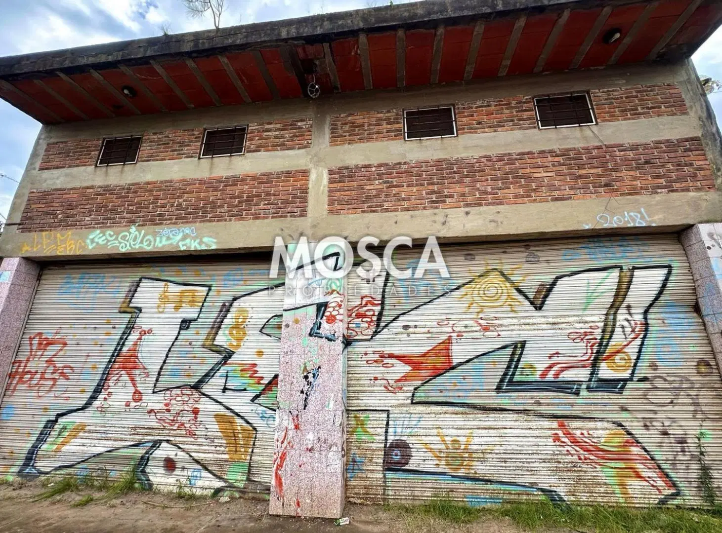 Depósito sobre lote de 2600 m2 en Moreno 3