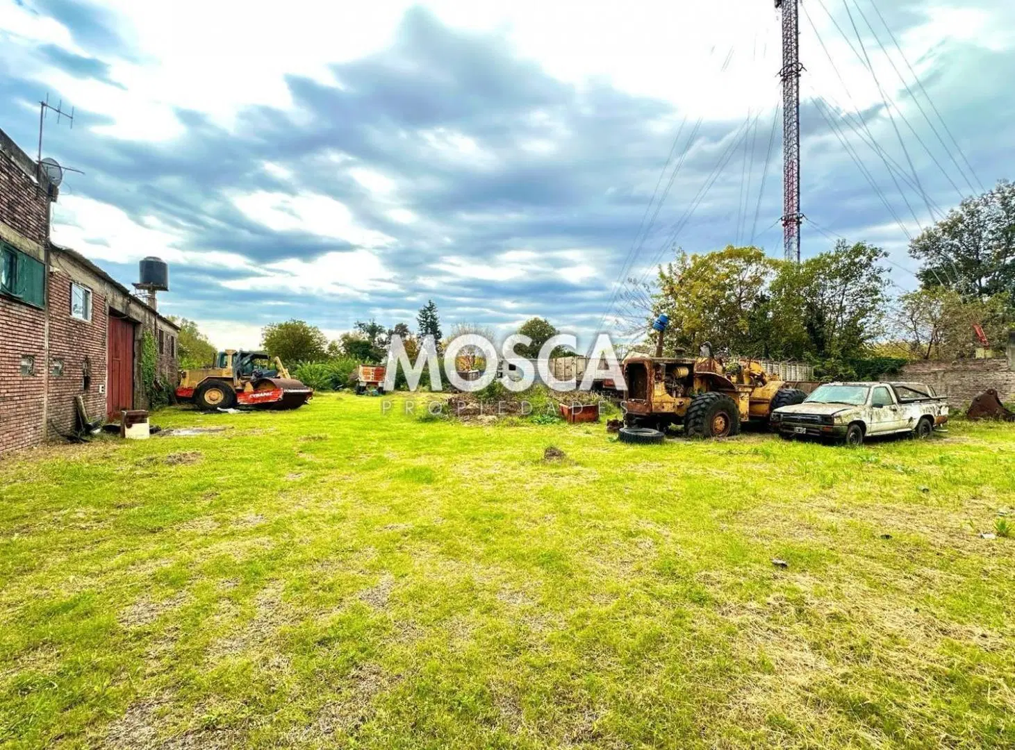 Depósito sobre lote de 2600 m2 en Moreno 4