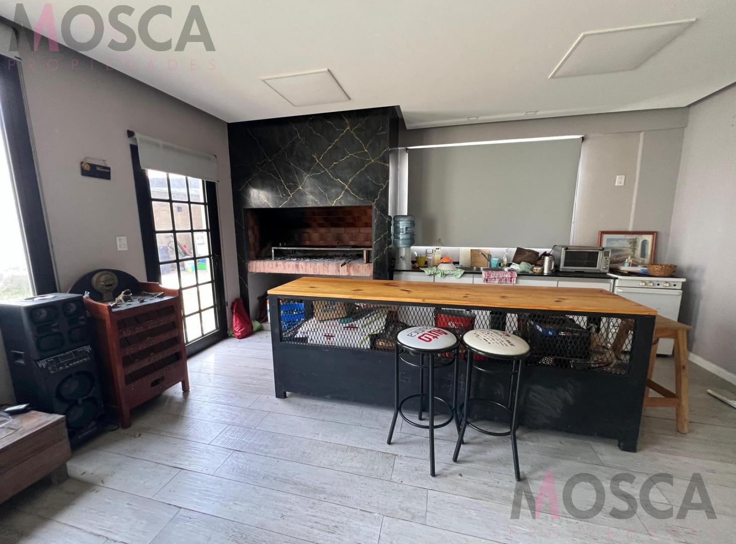 Foto de Casa en venta a metros autopista con pileta en Moreno, imagen 4
