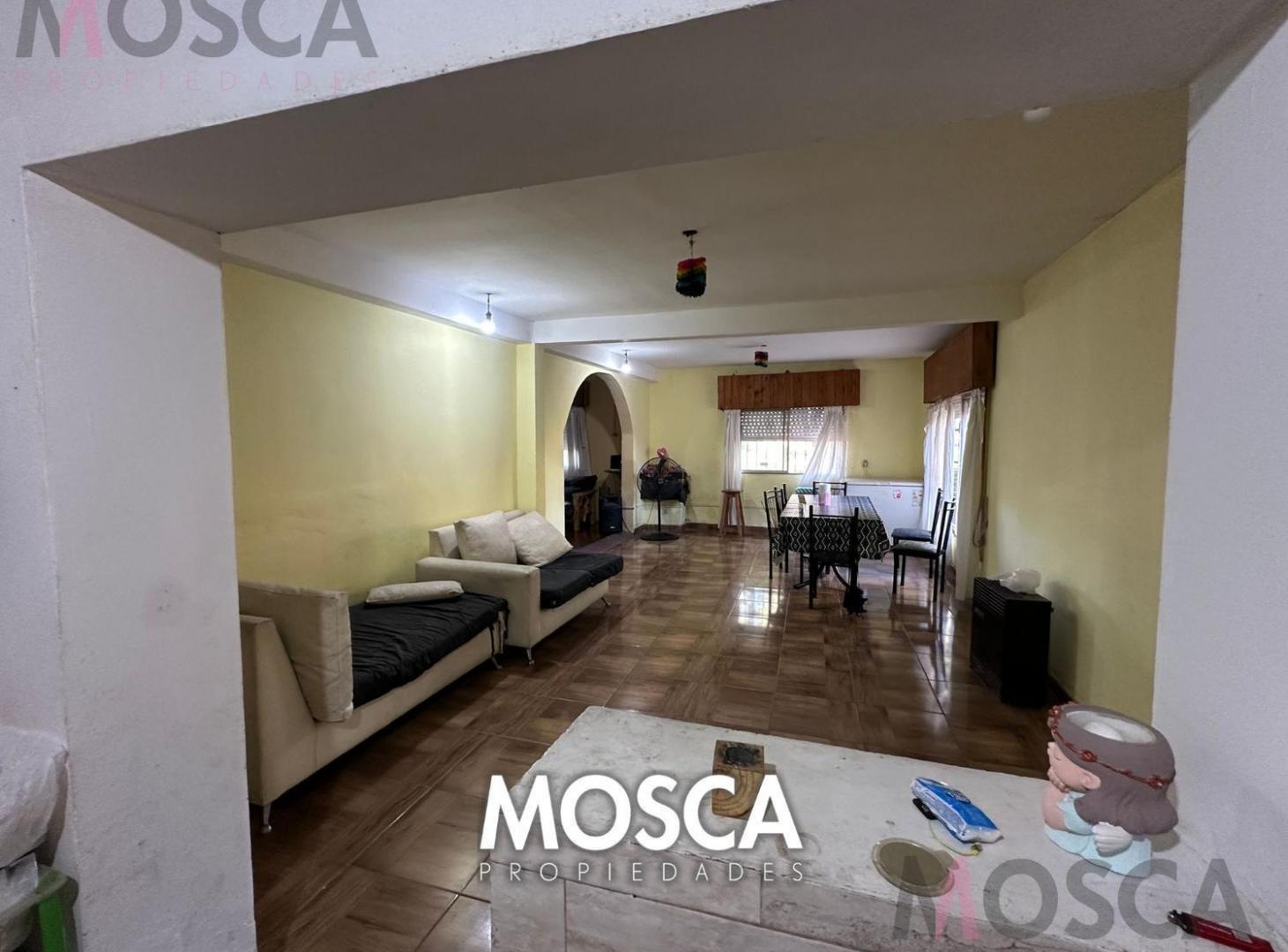 Foto de CASA EN VENTA ESQUINA COMERCIAL MORENO, imagen 5