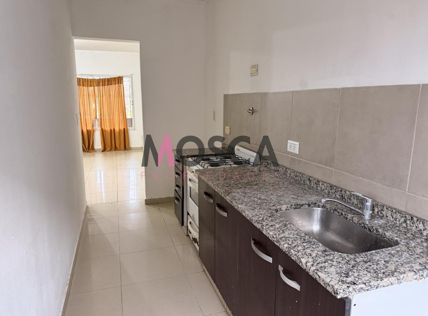 Foto de Departamento con cochera en alquiler Moreno centro, imagen 3