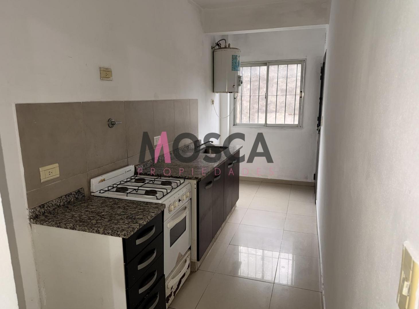 Foto de Departamento con cochera en alquiler Moreno centro, imagen 1