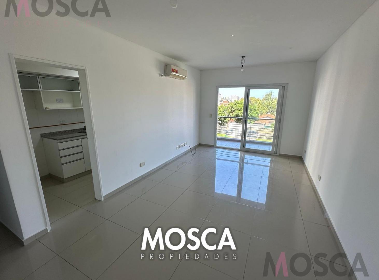 Foto de En venta 3 ambientes en Torres de Moreno. Cochera, imagen 2
