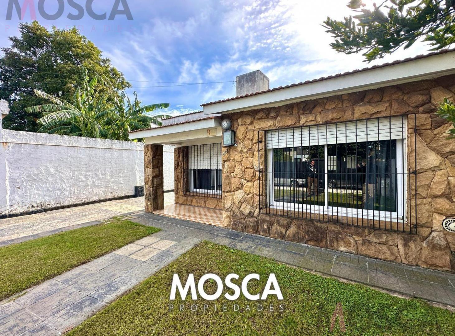 Foto de Casa moderna en venta con Galpón MORENO, imagen 1