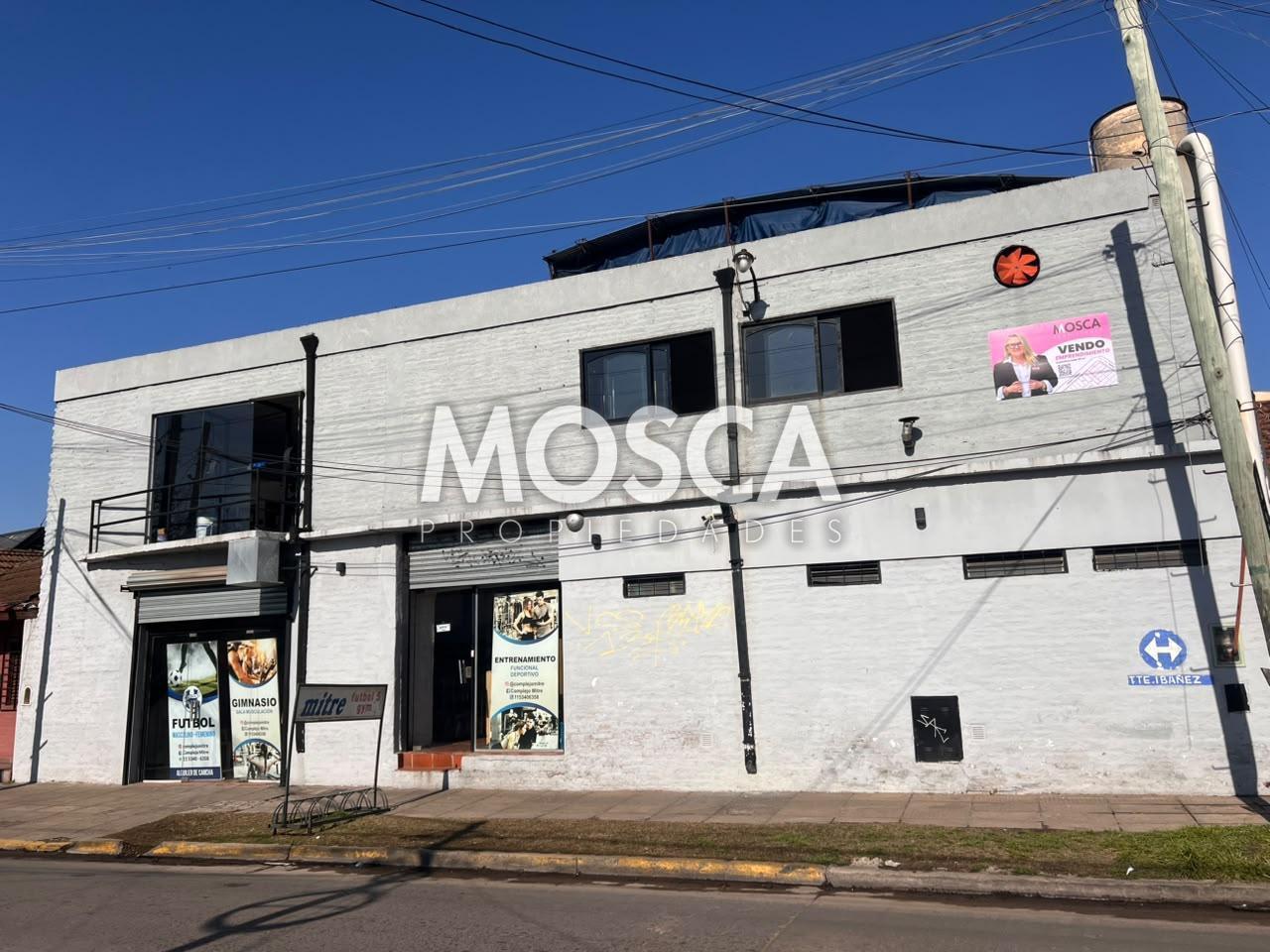 Foto de vendo ideal inversor importante esquina Galpón gran terreno y casa, imagen 1
