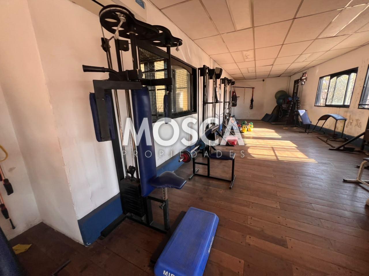 Foto de vendo ideal inversor importante esquina Galpón gran terreno y casa, imagen 3