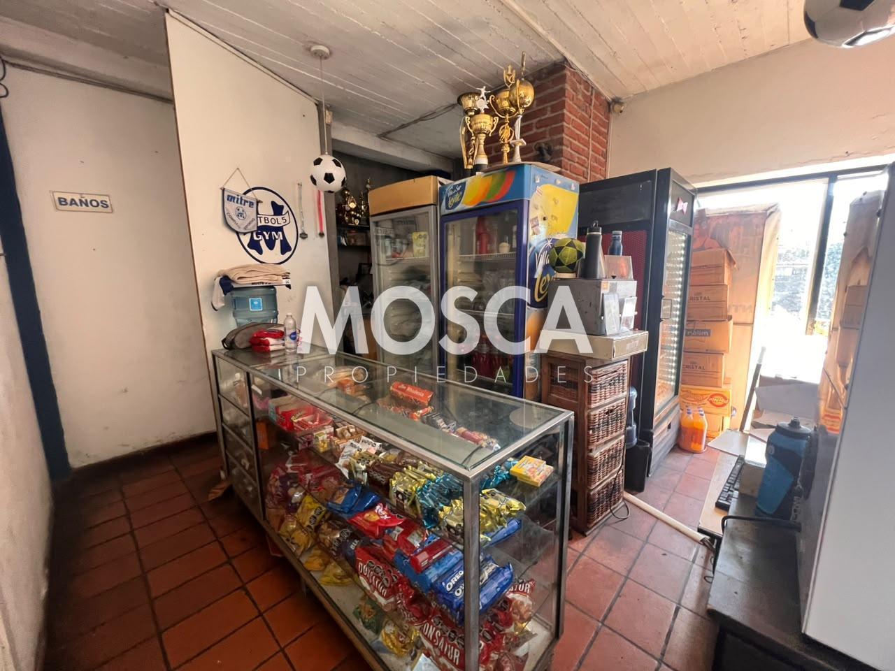Foto de vendo ideal inversor importante esquina Galpón gran terreno y casa, imagen 2