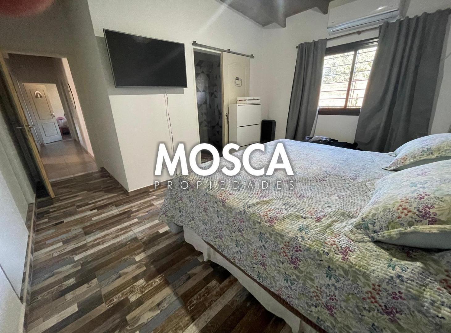 Foto de Casa con pileta parque Francisco Alvarez, imagen 4